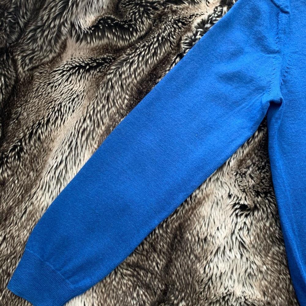 Express Design Studio V-Neck Sweater - Picture 4 of 9